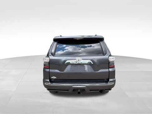 Used 2018 Toyota 4Runner Limited AWD/4WD image 4