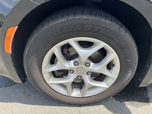 Used 2018 Chrysler Pacifica Touring-L Plus w/ Tire & Wheel Group FWD image 24