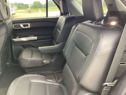 Used 2021 Ford Explorer XLT w/ Equipment Group 202A AWD/4WD image 18