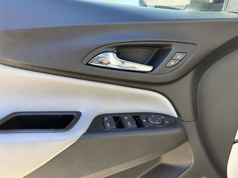 Used 2020 Chevrolet Equinox LS w/ LS Convenience Package image 11
