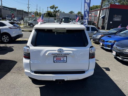 Used 2018 Toyota 4Runner SR5 Premium AWD/4WD image 10