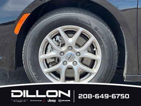 Used 2025 Chrysler Pacifica Select FWD image 27
