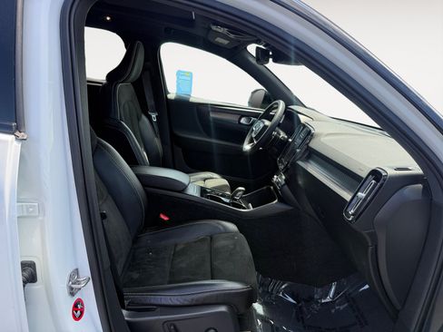 Used 2019 Volvo XC40 T5 R-Design AWD/4WD image 19