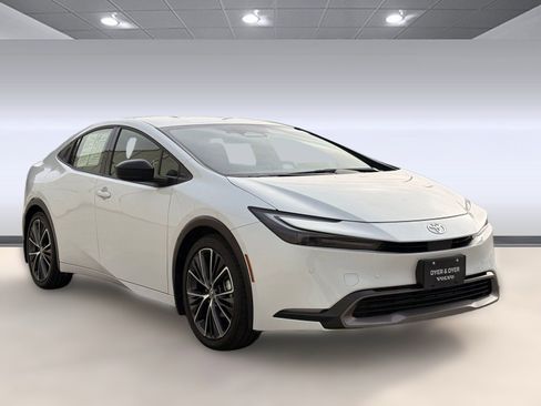 Used 2024 Toyota Prius XLE image 6