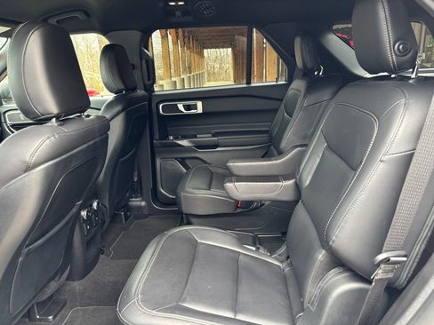 Used 2020 Ford Explorer XLT w/ Equipment Group 202A image 18