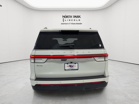 Used 2023 Lincoln Navigator L Reserve AWD/4WD image 4