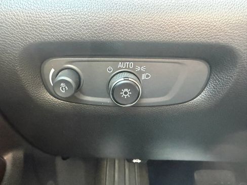 Used 2020 Chevrolet Traverse LS AWD/4WD image 17