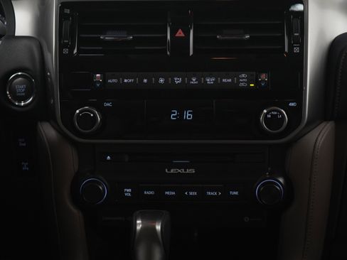 Used 2022 Lexus GX 460 Premium w/ Premium Package AWD/4WD image 17