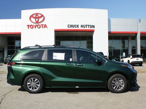 Used 2026 Toyota Sienna XLE AWD/4WD image 13