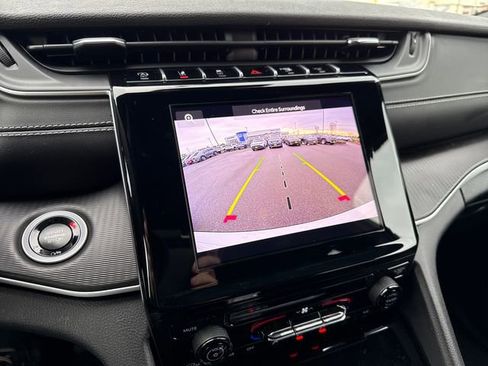 Used 2025 Jeep Grand Cherokee Laredo image 25