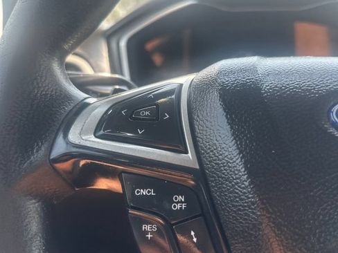 Used 2019 Ford Fusion SE FWD image 29