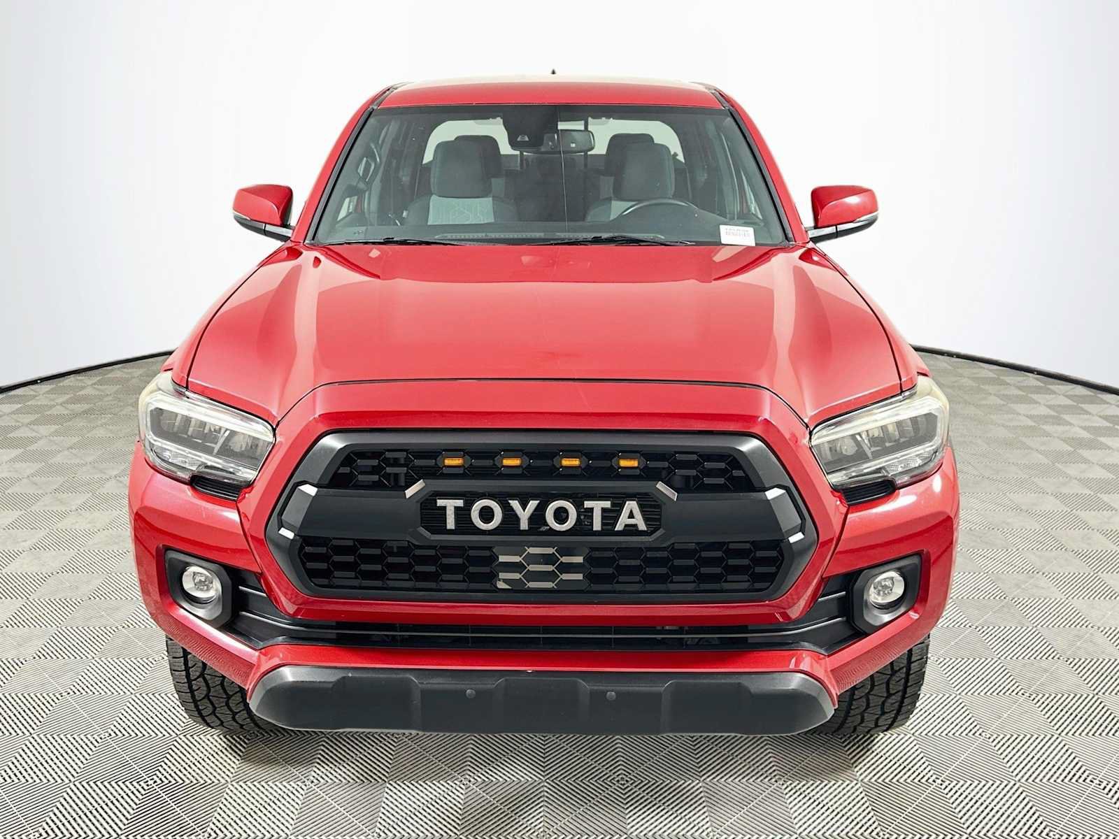 Used 2020 Toyota Tacoma TRD Off-Road w/ Technology Package AWD/4WD image 2