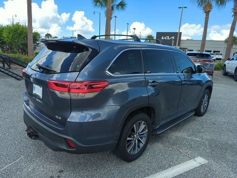 Used 2017 Toyota Highlander XLE FWD image 6
