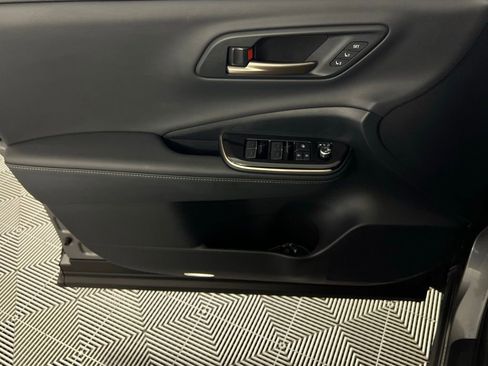 Used 2025 Toyota Crown Platinum image 27