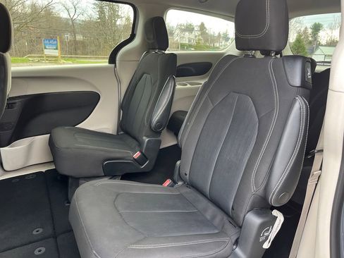 Used 2023 Chrysler Voyager LX image 31