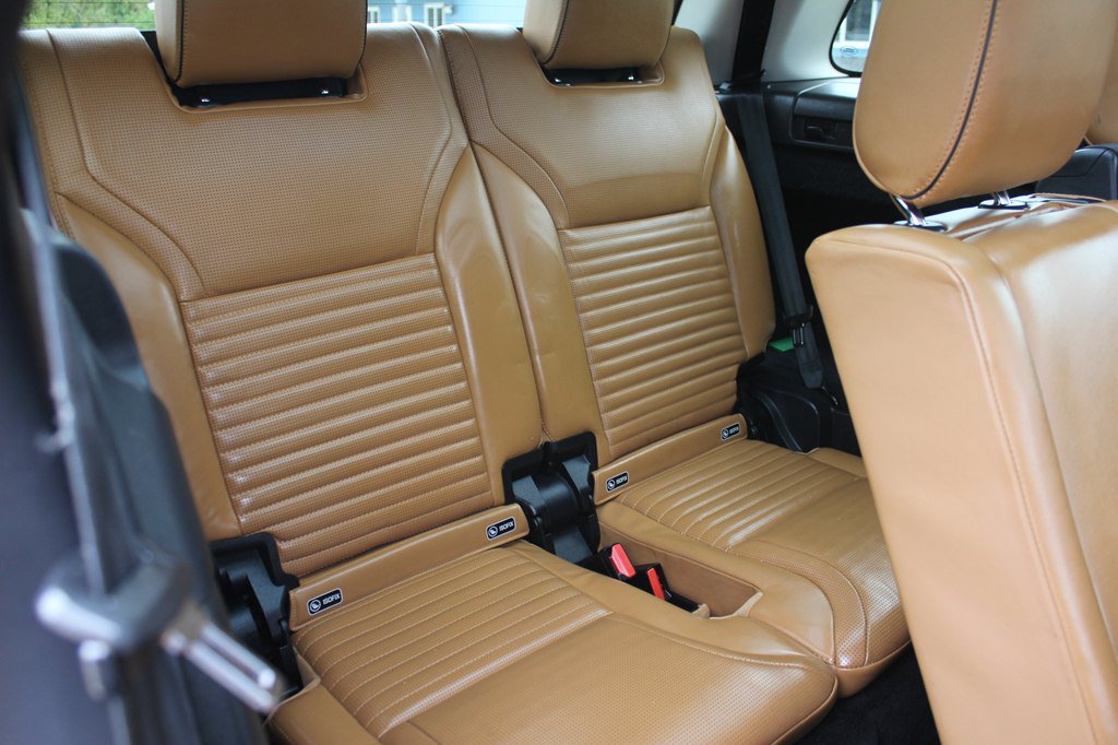 Used 2017 Land Rover Discovery HSE AWD/4WD image 40