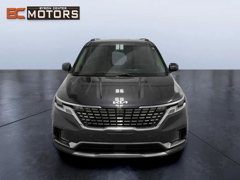 Used 2023 Kia Carnival SX Prestige image 8
