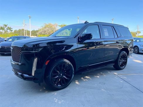 Used 2024 Cadillac Escalade Premium Luxury image 3