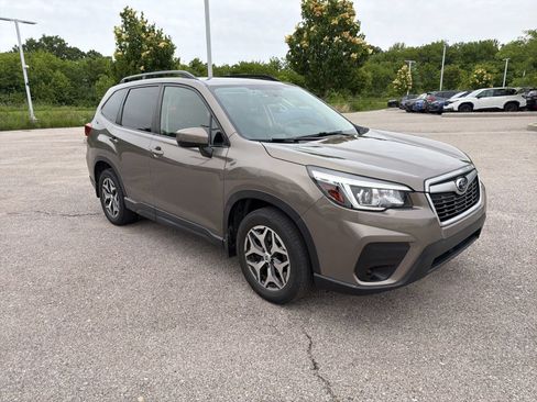 Used 2019 Subaru Forester Premium AWD/4WD image 9