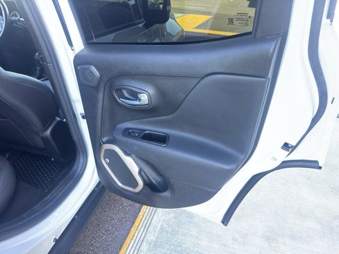 Used 2017 Jeep Renegade Trailhawk image 17