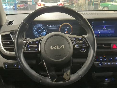 Used 2024 Kia Seltos S FWD image 2