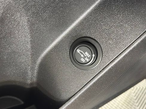 Used 2020 Chevrolet Equinox LT FWD image 13