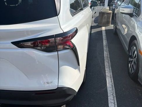 Used 2026 Toyota Sienna XLE FWD image 2