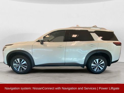 Used 2024 Nissan Pathfinder SL AWD/4WD image 2