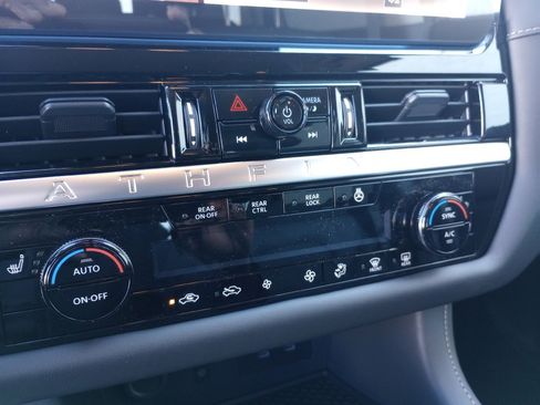 New 2026 Nissan Pathfinder SL FWD image 17