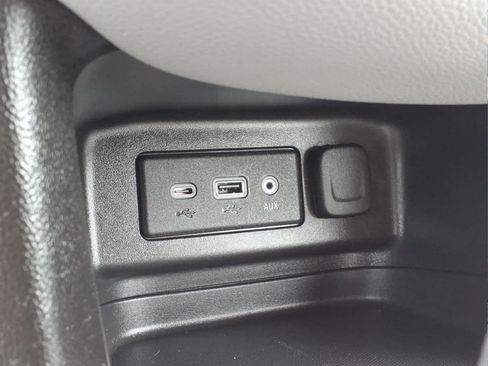 Used 2023 Chevrolet Equinox LS AWD/4WD image 18