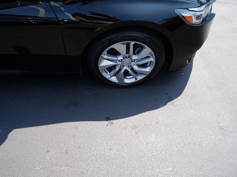 Used 2018 Honda Accord LX image 32