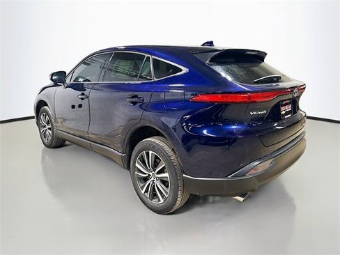 Used 2023 Toyota Venza LE image 9