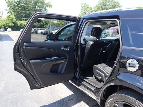 Used 2018 Dodge Journey Crossroad w/ Nav & Sun Group FWD image 17