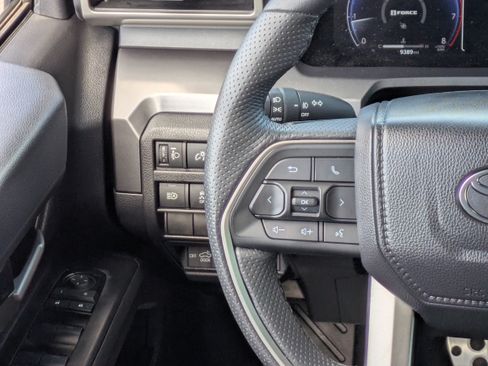 Used 2025 Toyota Tacoma TRD Sport AWD/4WD image 21