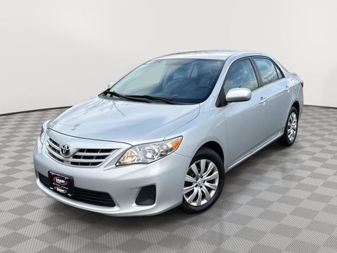 Used 2013 Toyota Corolla LE FWD image 1