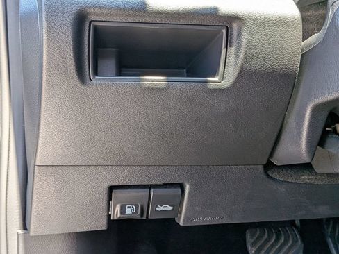 Used 2025 Nissan Versa SV FWD image 19