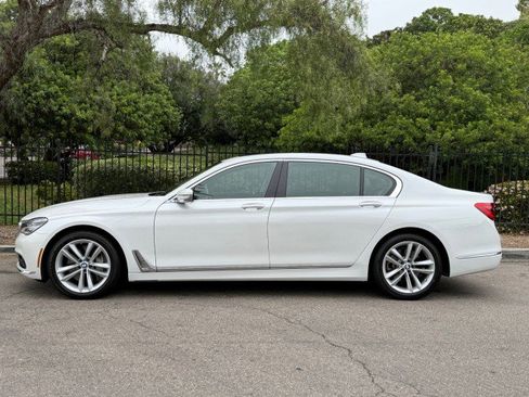 Used 2018 BMW 750i image 2