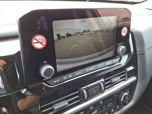 Used 2025 Nissan Pathfinder SV image 13