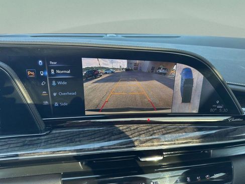 Used 2021 Cadillac Escalade Premium Luxury AWD/4WD image 13