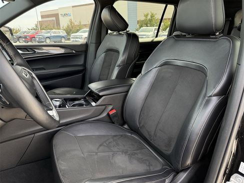 Used 2022 Jeep Grand Cherokee L Laredo image 20