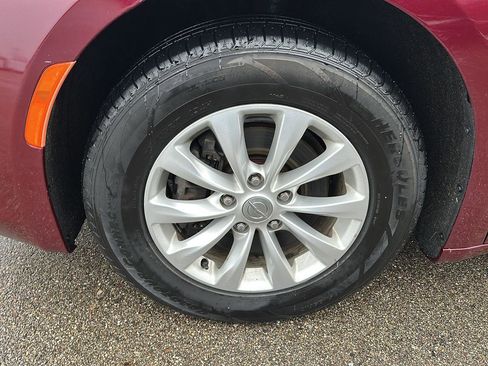 Used 2017 Chrysler Pacifica Touring w/ Tire & Wheel Group image 2