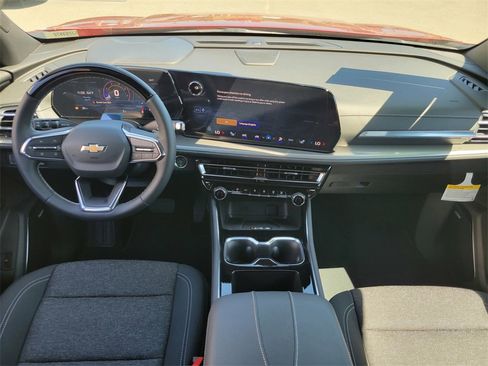 New 2025 Chevrolet Traverse LT w/ Enhanced Driving Package image 11