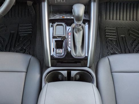 Used 2024 Chevrolet Colorado LT w/ LT Convenience Package III image 6