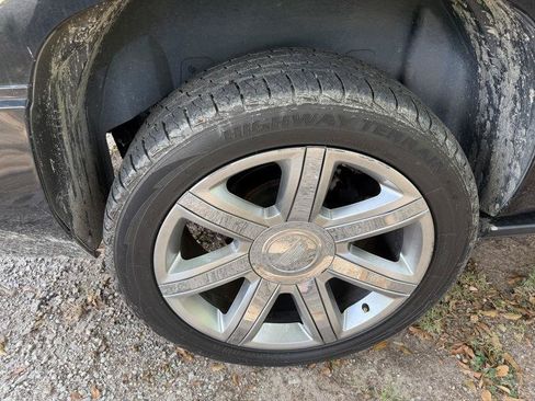 Used 2012 Cadillac Escalade ESV Premium AWD/4WD image 9