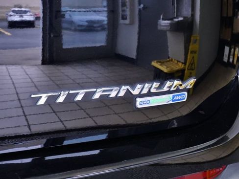 Used 2017 Ford Edge Titanium w/ Equipment Group 301A AWD/4WD image 7