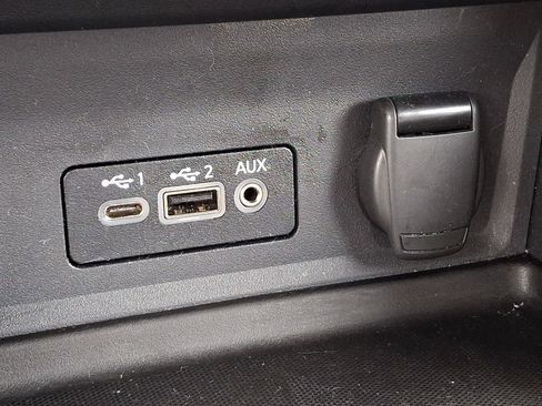 Used 2025 Nissan Sentra SV FWD image 25