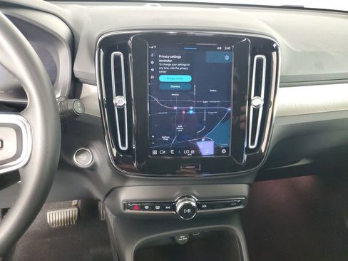 Used 2023 Volvo XC40 B5 Core w/ Climate Package image 16