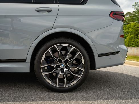 Used 2023 BMW X7 M60i w/ Executive Package AWD/4WD image 14