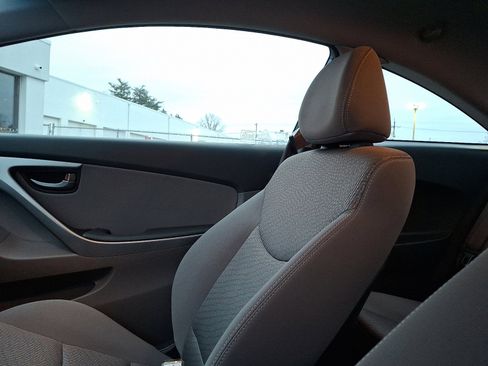 Used 2013 Hyundai Elantra image 17