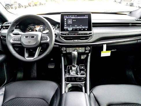 New 2026 Jeep Compass Latitude image 20